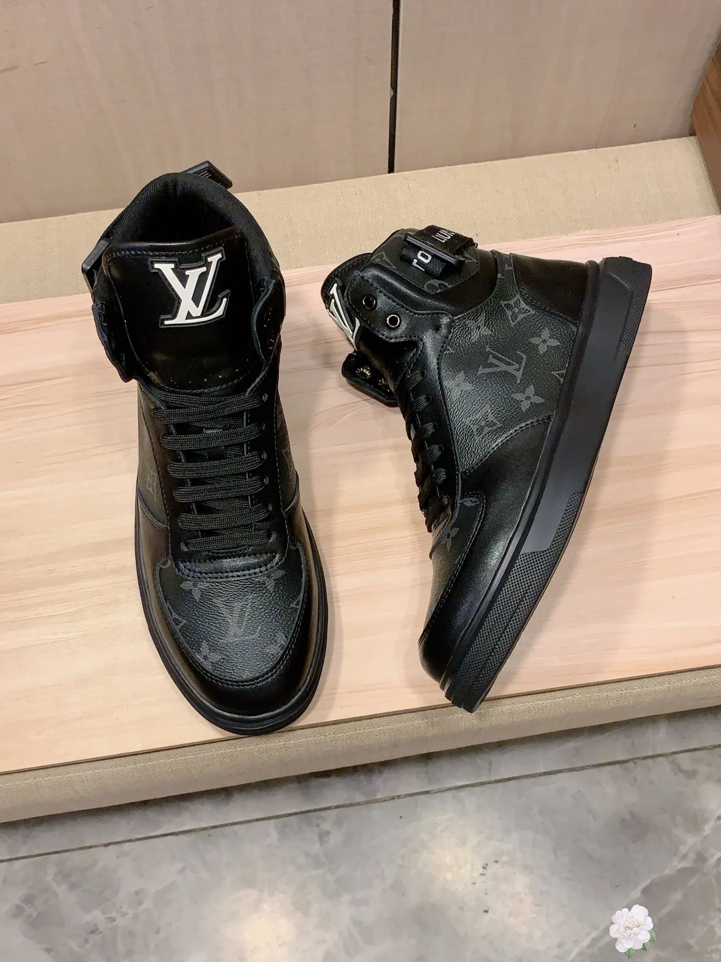 High-top men's shoes 💰442💰💰🎩🎩[Lightning][Lightning] "LV*" latest • popular casual shoes, top brand [seduce] luxury~purchase, top~quality. [Strong] The upper is made of imported breathable cowhide with fabric material ➕ Breathable sheepskin feet (•) and fine workmanship. The original stylish and stylish soft rubber wear-resistant and non-slip outsole is light and comfortable on the feet. The real thing looks better when taken in real life. 111: code: 38-44, 2️⃣ colors selected
